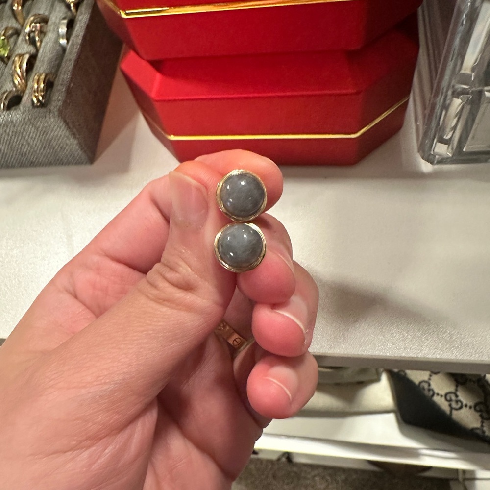 Round Jade in 14k yellow gold Earrings
